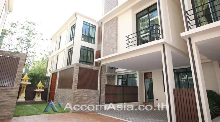  2  5 br House For Rent in Sukhumvit ,Bangkok BTS Phrom Phong at Emporium Pool Compound AA13422