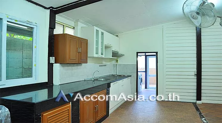 11  2 br House For Rent in phaholyothin ,Bangkok BTS Ari AA13424