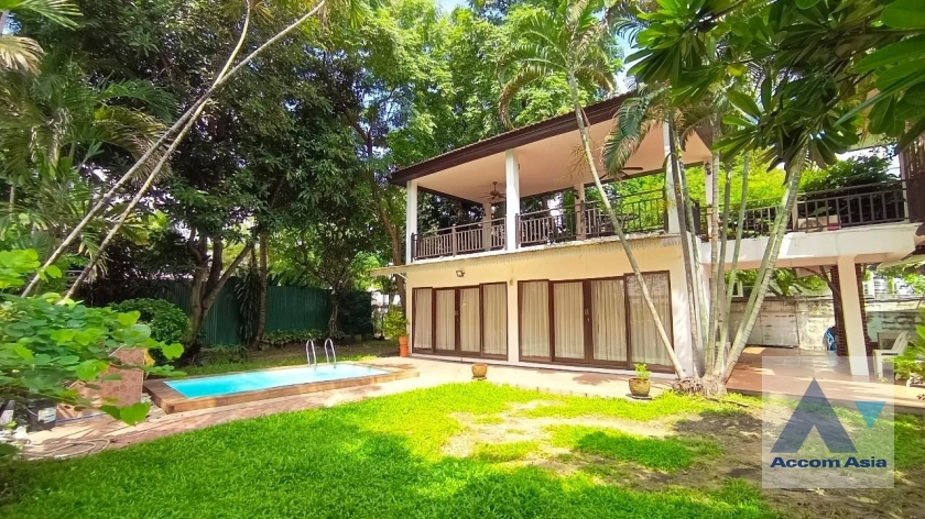 unitHome Office, Private Swimming Pool, Pet friendly | Classic home with private pool and garden in Phaholyothin (AA13424)