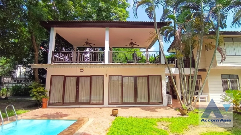 unitHome Office, Private Swimming Pool, Pet friendly | Classic home with private pool and garden in Phaholyothin (AA13424)