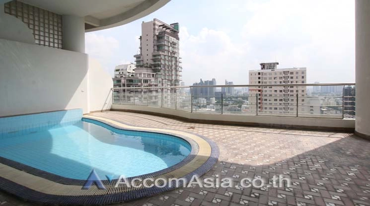 Huge Terrace, Private Swimming Pool, Duplex Condo |  Le Raffine Sukhumvit 24 Condominium  3 Bedroom for Rent BTS Phrom Phong in Sukhumvit Bangkok