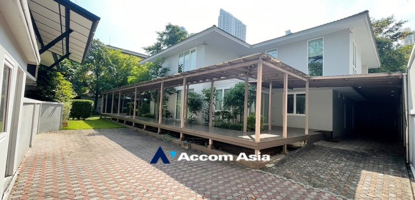 Garden View, Garden |  3 Bedrooms  House For Rent in Sathorn, Bangkok  near BTS Chong Nonsi (90435)