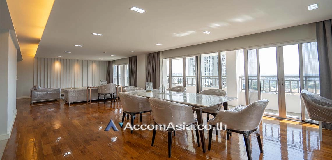 unitExpansive condo with elegant interiors and city views in Sathorn (AA13523)