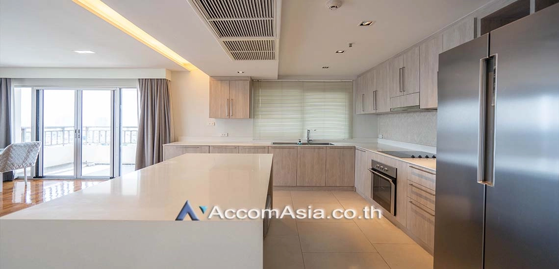  2 Bedrooms  Condominium For Rent in Sathorn, Bangkok  near BTS Sala Daeng - MRT Lumphini (AA13523)