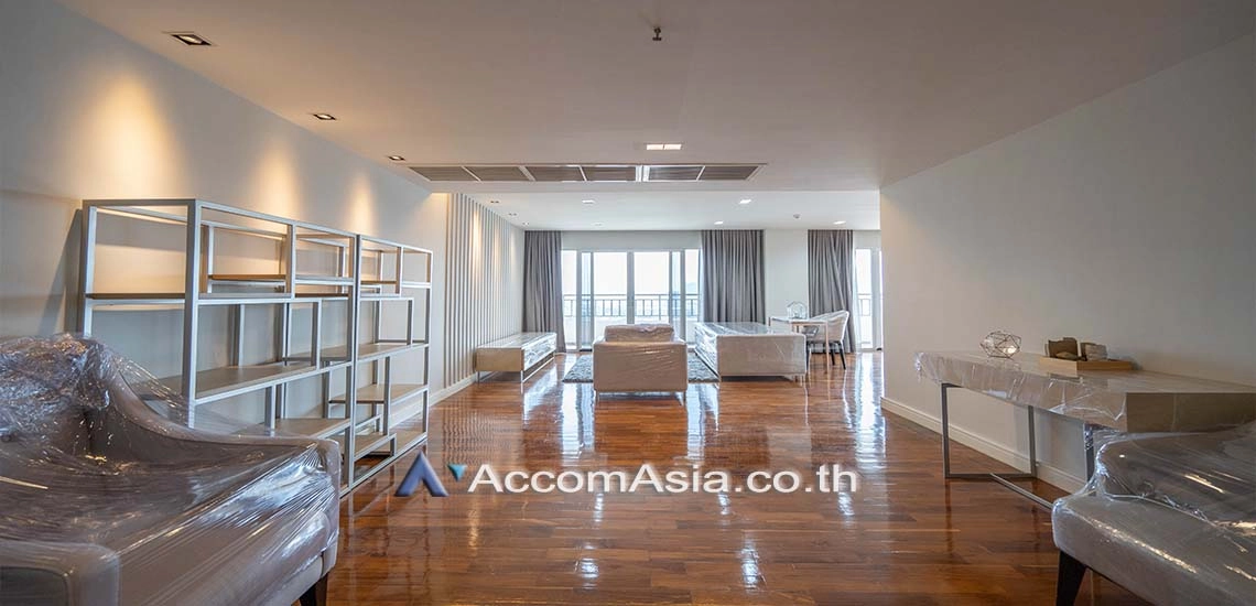 unitExpansive condo with elegant interiors and city views in Sathorn (AA13523)