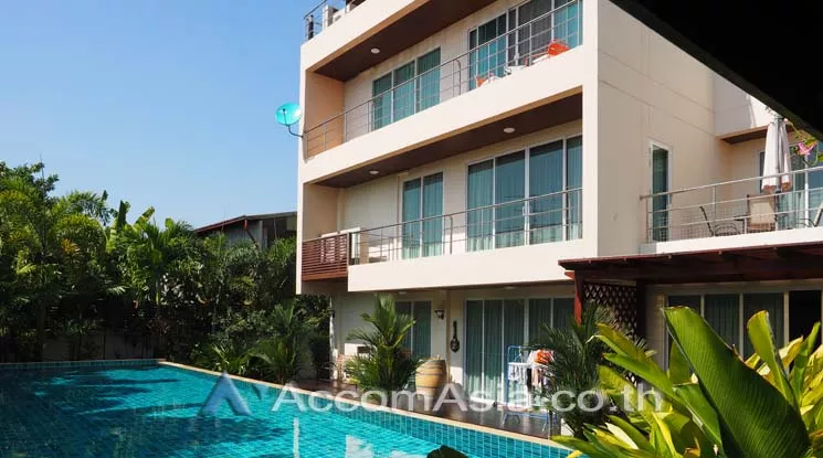  5 Bedrooms  House For Sale in Sukhumvit, Bangkok  near BTS Punnawithi (AA13534)