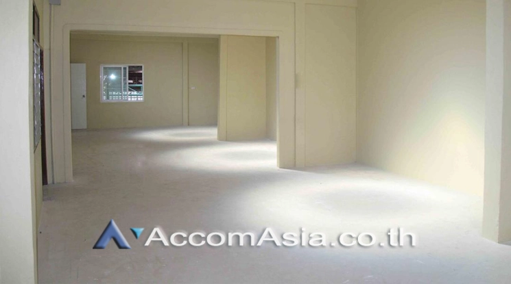 5  Warehouse For Rent in Ratchadaphisek ,Bangkok  AA13603