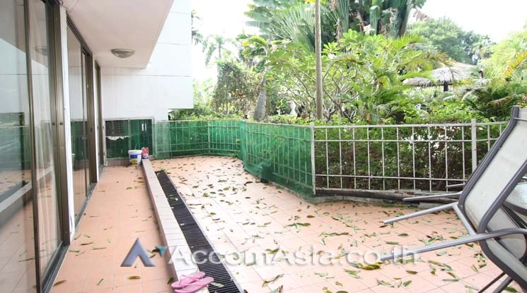 unit 3 Bedrooms  Apartment For Rent in Sathorn, Bangkok  near BTS Chong Nonsi (AA13647)