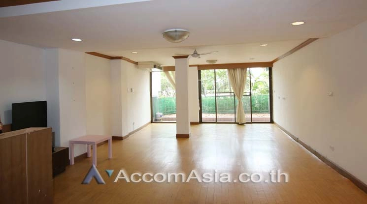 unit 3 Bedrooms  Apartment For Rent in Sathorn, Bangkok  near BTS Chong Nonsi (AA13647)