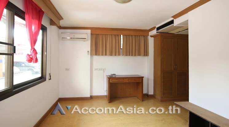 7  3 br Apartment For Rent in Sathorn ,Bangkok BTS Chong Nonsi at Pool and Greenery AA13647