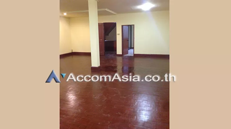  2  6 br Townhouse For Rent in phaholyothin ,Bangkok BTS Victory Monument AA13672