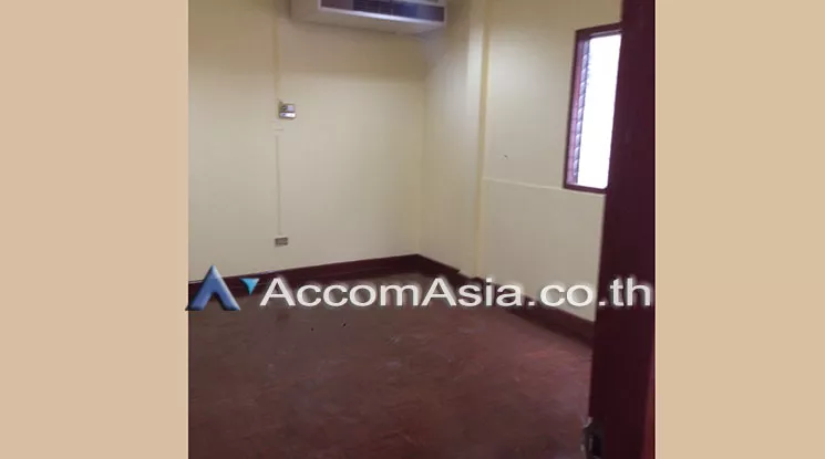 Home Office |  6 Bedrooms  Townhouse For Rent in Phaholyothin, Bangkok  near BTS Victory Monument (AA13672)