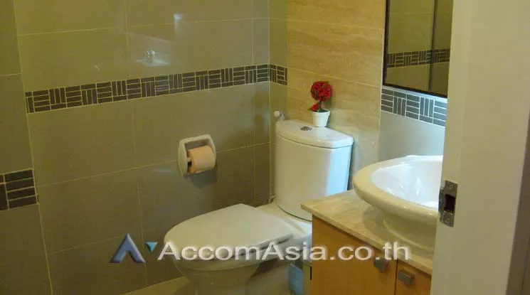 unit 2 Bedrooms  Condominium For Rent in Sukhumvit, Bangkok  near BTS On Nut (AA13703)