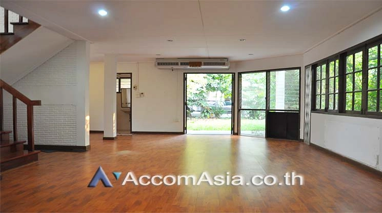 unitHome Office |  3 Bedrooms  House For Rent & Sale in Sukhumvit, Bangkok  near BTS Ekkamai (AA13724)
