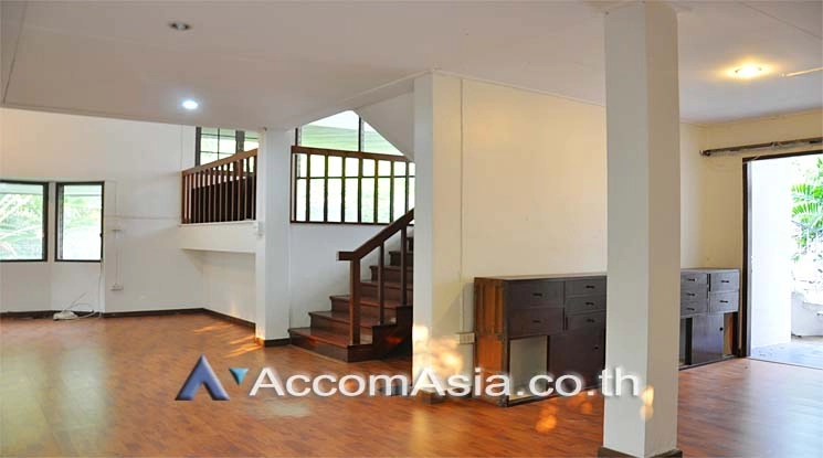 unitHome Office |  3 Bedrooms  House For Rent & Sale in Sukhumvit, Bangkok  near BTS Ekkamai (AA13724)