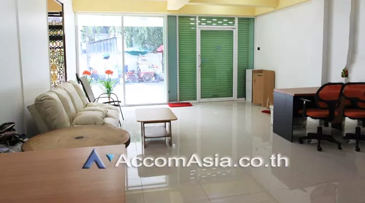 Home Office |  3 Bedrooms  Townhouse For Rent in Sukhumvit, Bangkok  near BTS Ekkamai (AA13728)