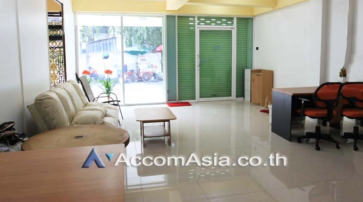 unitHome Office |  3 Bedrooms  Townhouse For Rent in Sukhumvit, Bangkok  near BTS Ekkamai (AA13728)