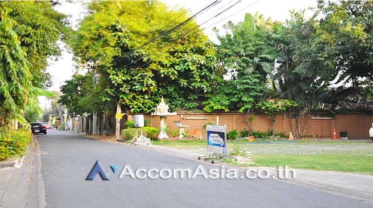 5  House for rent and sale in Sukhumvit ,Bangkok BTS Ekkamai AA13729