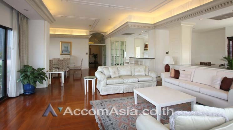 unitFully furnished apartment with garden-view balcony in Sathorn (AA13760)
