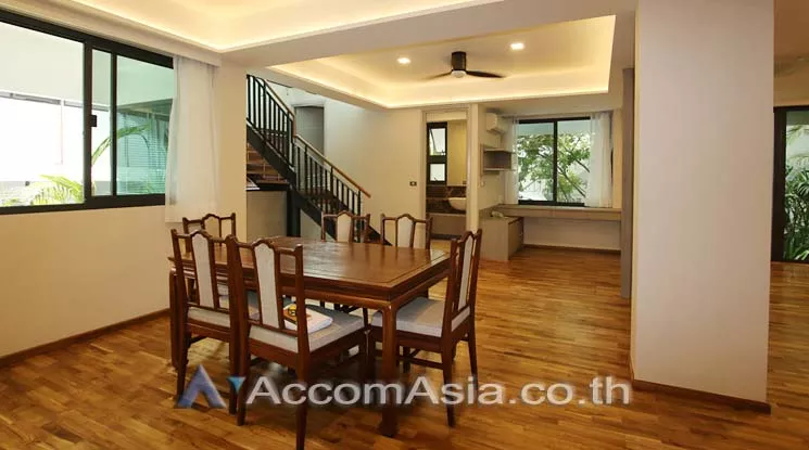 Pet friendly |  4 Bedrooms  Apartment For Rent in Sathorn, Bangkok  near BTS Chong Nonsi (AA13767)