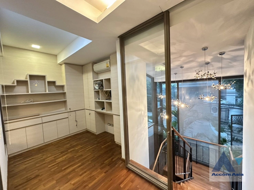 12  4 br Apartment For Rent in Sathorn ,Bangkok BTS Chong Nonsi at The Lush Greenery Residence AA13767