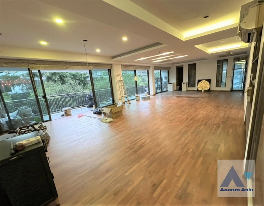 unitPet friendly | Spacious apartment with garden surroundings and stylish warmth in Sathorn (AA13767)