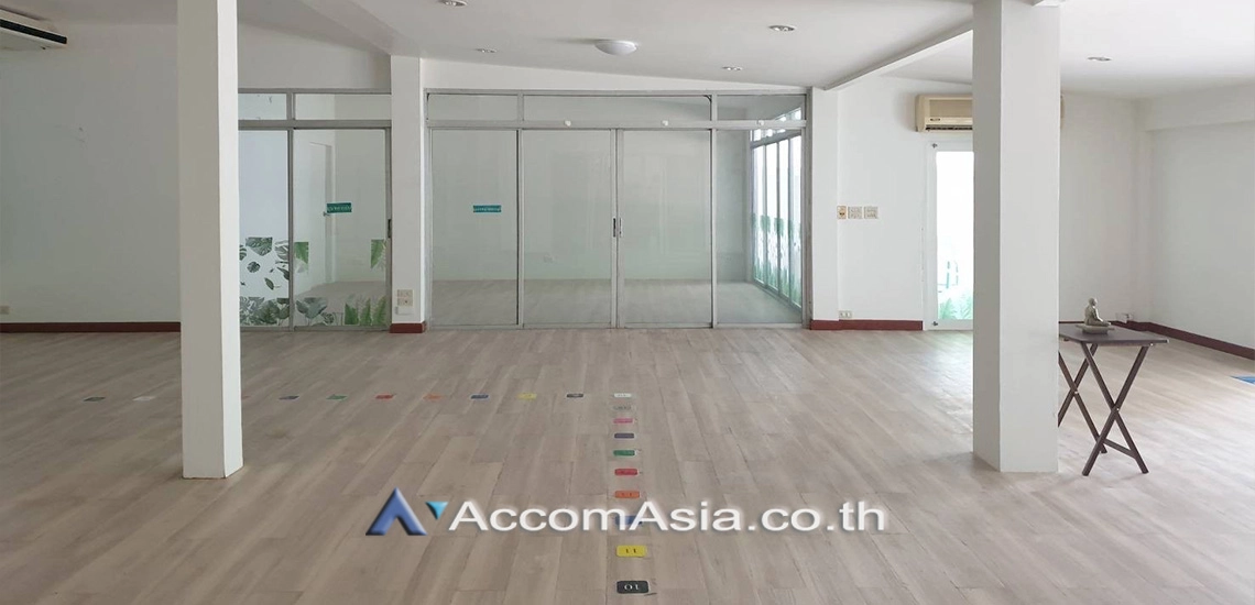 5  4 br House For Rent in Sukhumvit ,Bangkok BTS Ekkamai AA13872