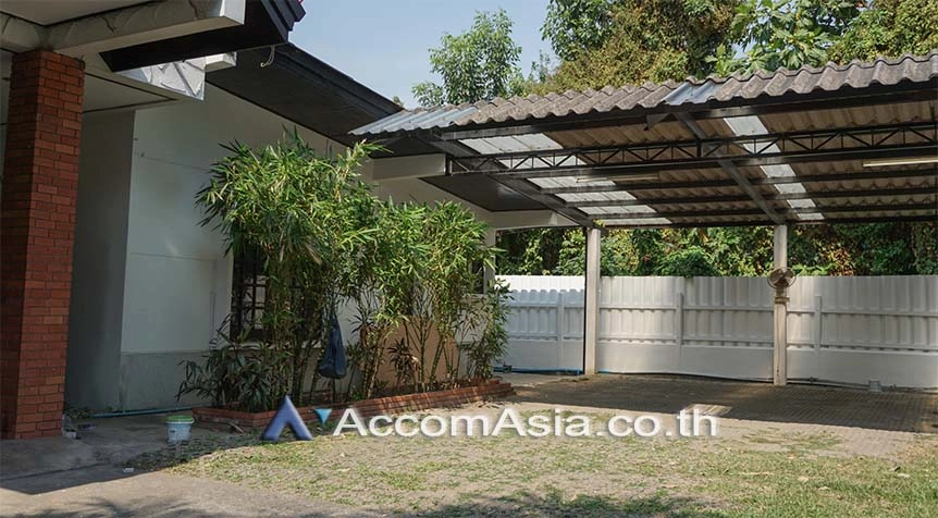 unit 4 Bedrooms  House For Rent & Sale in Sathorn, Bangkok  near BTS Chong Nonsi (90447)