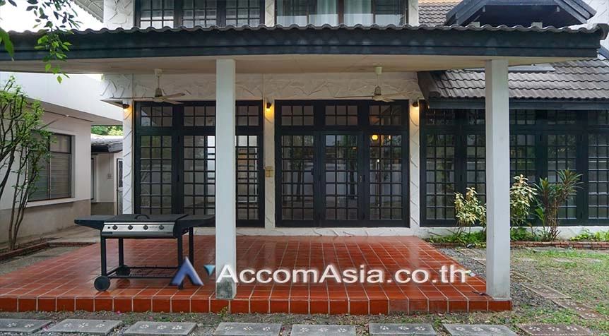 unit 4 Bedrooms  House For Rent & Sale in Sathorn, Bangkok  near BTS Chong Nonsi (90447)