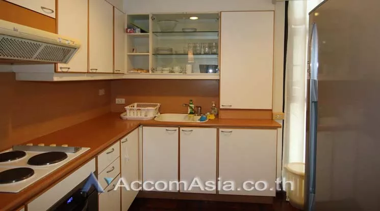  2 Bedrooms  Condominium For Rent in Ploenchit, Bangkok  near BTS Ratchadamri (AA13902)