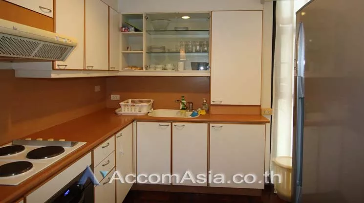 unit 2 Bedrooms  Condominium For Rent in Ploenchit, Bangkok  near BTS Ratchadamri (AA13902)