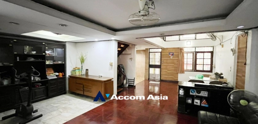 6  3 br Townhouse for rent and sale in Sukhumvit ,Bangkok BTS Phrom Phong AA13908