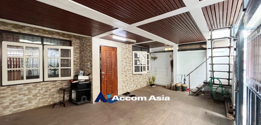  3 Bedrooms  Townhouse For Rent & Sale in Sukhumvit, Bangkok  near BTS Phrom Phong (AA13908)