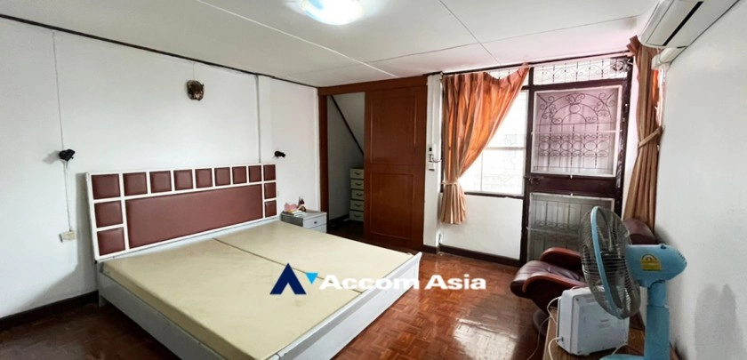 8  3 br Townhouse for rent and sale in Sukhumvit ,Bangkok BTS Phrom Phong AA13908