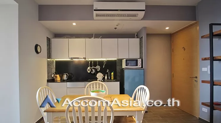 unit 2 Bedrooms  Condominium For Rent in Sukhumvit, Bangkok  near BTS Ekkamai (AA13910)