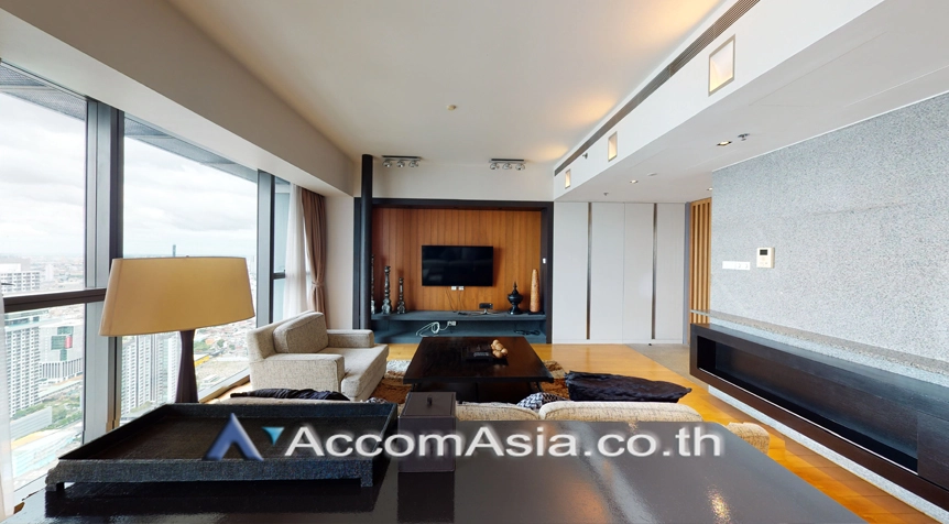 unitSpacious condominium with warm wood accents and city views in Sathorn (AA13929)