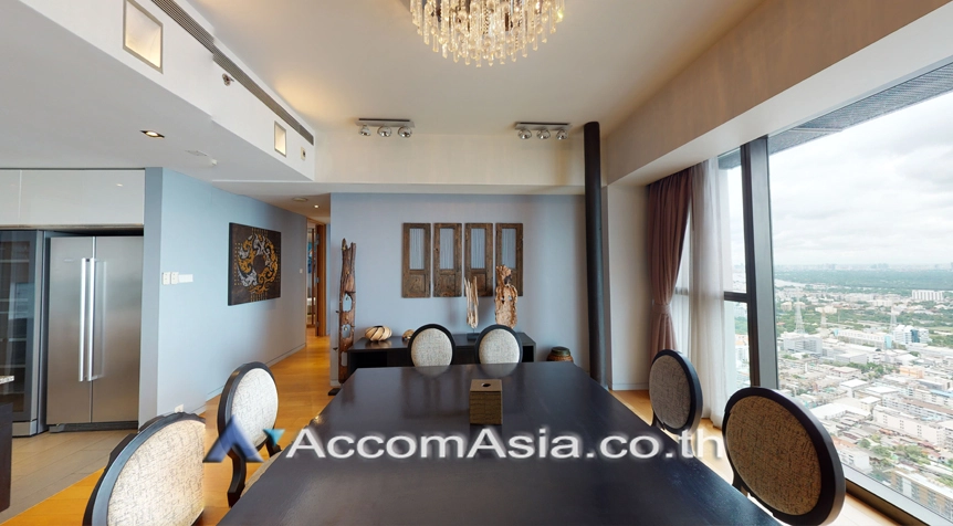 unitSpacious condominium with warm wood accents and city views in Sathorn (AA13929)