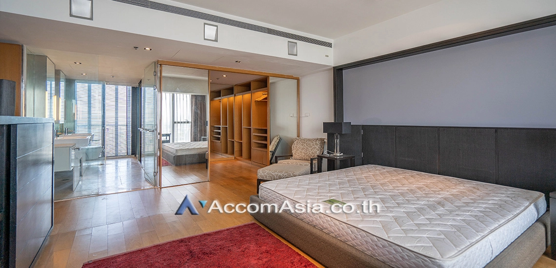 unitModern condominium with panoramic city views in Sathorn (AA13931)