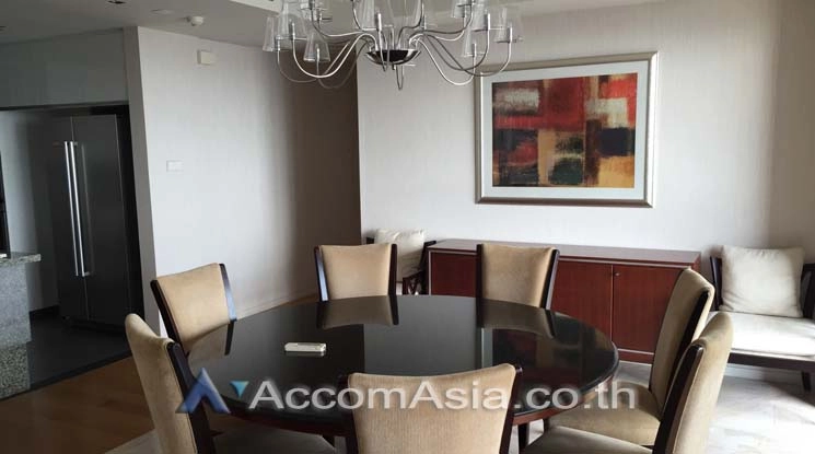 unit Popular condominium with warm interiors and great natural light in Sathorn (AA13937)