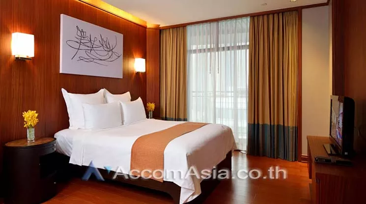 Duplex Condo, Penthouse |  3 Bedrooms  Apartment For Rent in Ploenchit, Bangkok  near BTS Ploenchit (AA13946)