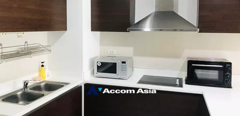 unit 2 Bedrooms  Condominium For Rent in Ploenchit, Bangkok  near BTS Ratchadamri (AA14011)