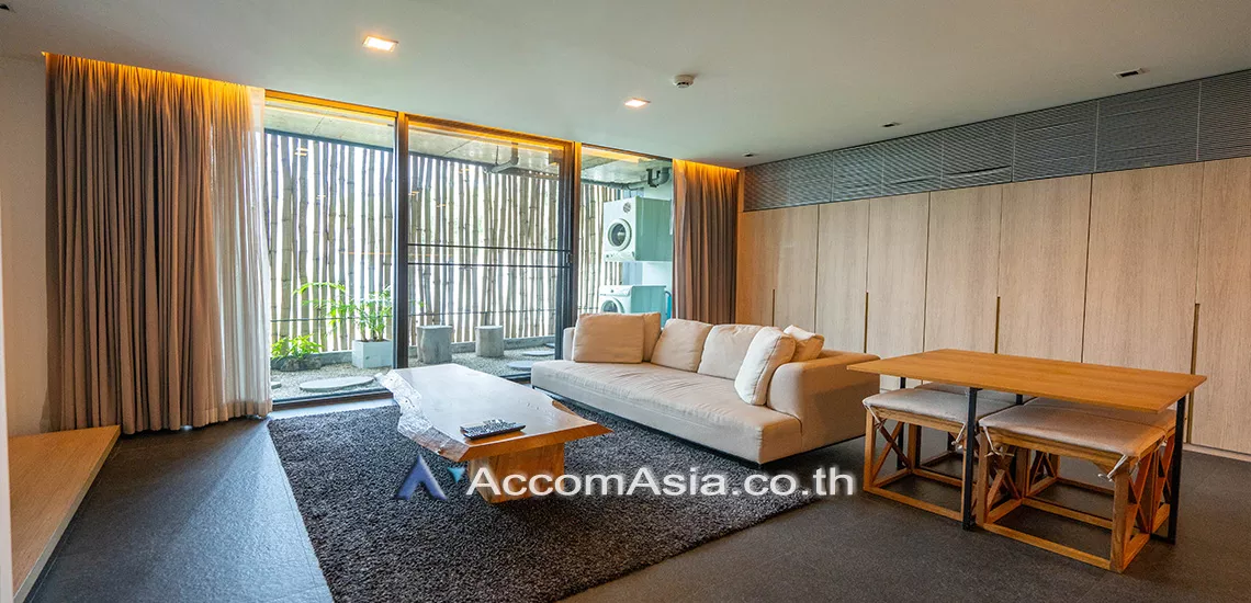  2 Bedrooms  Apartment For Rent in Sukhumvit, Bangkok  near BTS Ekkamai (AA14013)