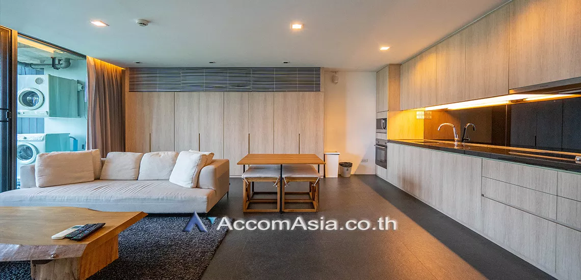  2 Bedrooms  Apartment For Rent in Sukhumvit, Bangkok  near BTS Ekkamai (AA14013)