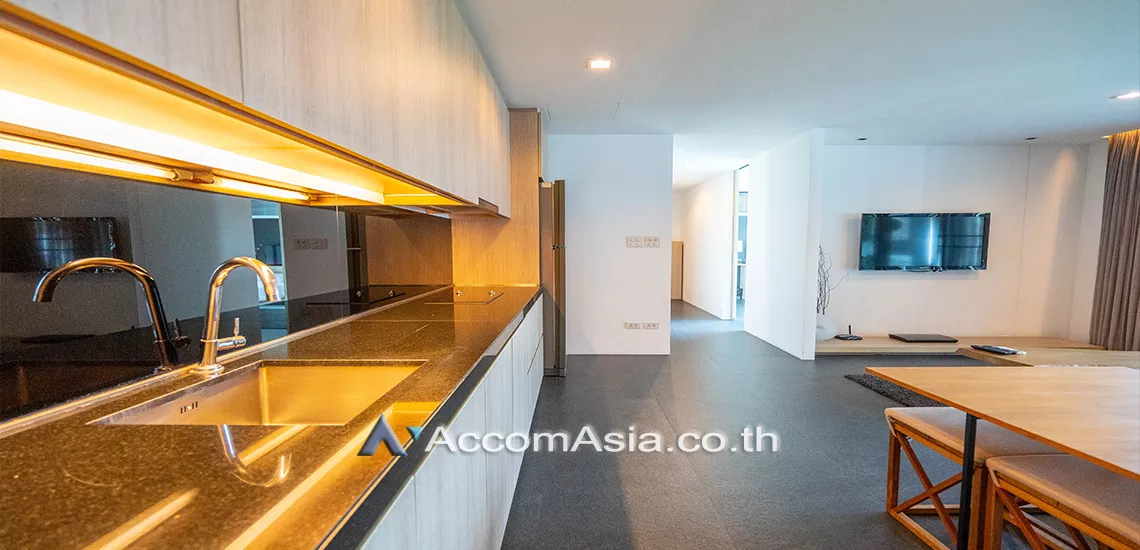 unit 2 Bedrooms  Apartment For Rent in Sukhumvit, Bangkok  near BTS Ekkamai (AA14013)