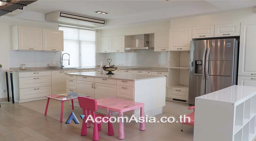 unitPet friendly |  4 Bedrooms  Townhouse For Rent in Sukhumvit, Bangkok  near BTS Ekkamai (AA14036)