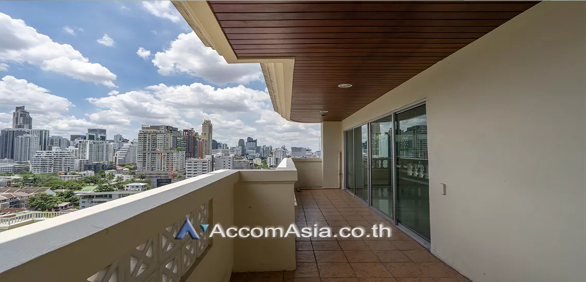  3 Bedrooms  Apartment For Rent in Sukhumvit, Bangkok  near BTS Phrom Phong (AA14075)