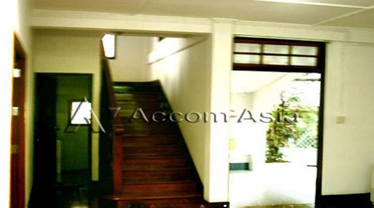 unit 2 Bedrooms  House For Rent in Sathorn, Bangkok  near MRT Lumphini (40170)