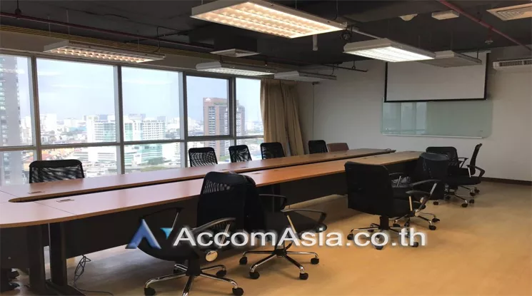  2  Office Space For Rent in Sukhumvit ,Bangkok BTS Ekkamai at 42 Tower AA14124