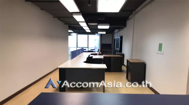  Office space For Rent in Sukhumvit, Bangkok  near BTS Ekkamai (AA14124)