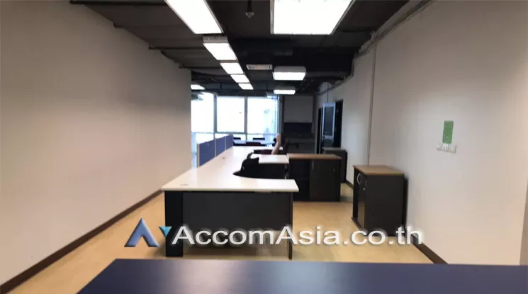 unit Office space For Rent in Sukhumvit, Bangkok  near BTS Ekkamai (AA14124)